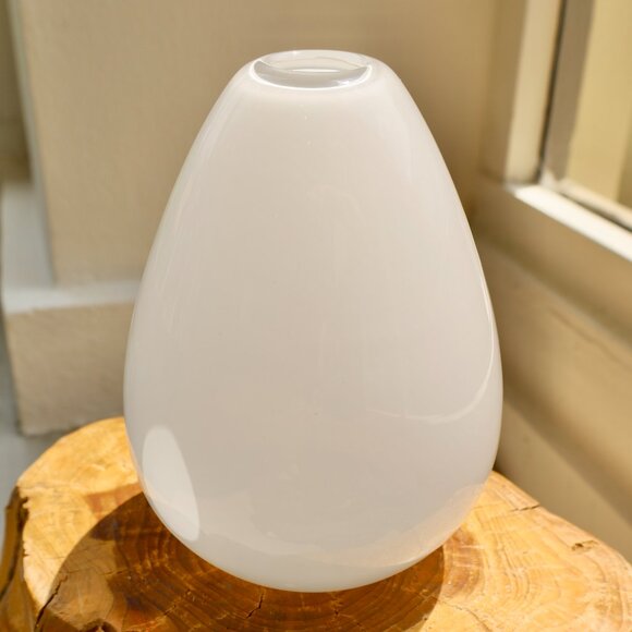 Polish Art Glass White Teardrop Vase - Picture 2 of 4